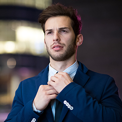 Jean Bustamante - Fundador de DevHub Global Solutions en Perú